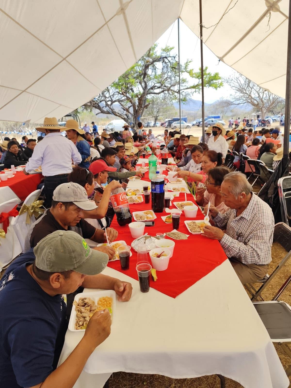 3 de mayo celebrando a Santa Cruz EL ENCINAL.