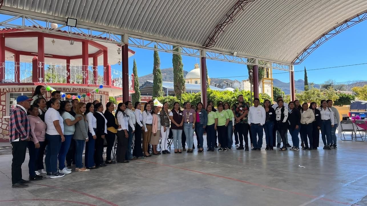 Reunión sistema DIF municipal, regional y estatal.